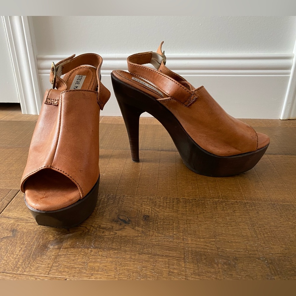 Steve Madden Tan Heels. Size 8.5